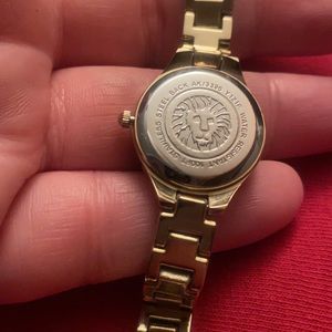 Waterproof Gold Watch ((( Beautiful )))